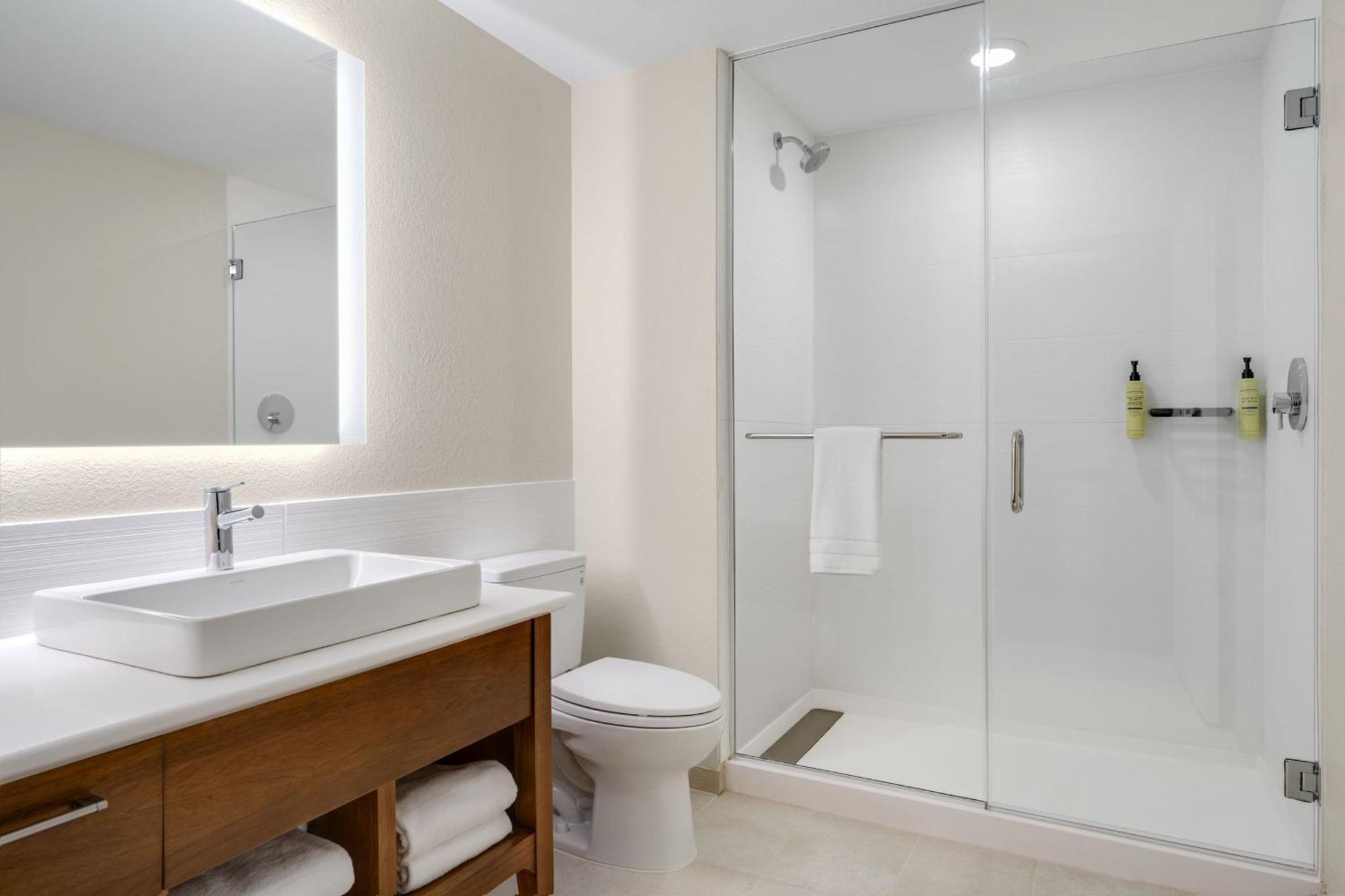 Отель Element Springfield South Экстерьер фото