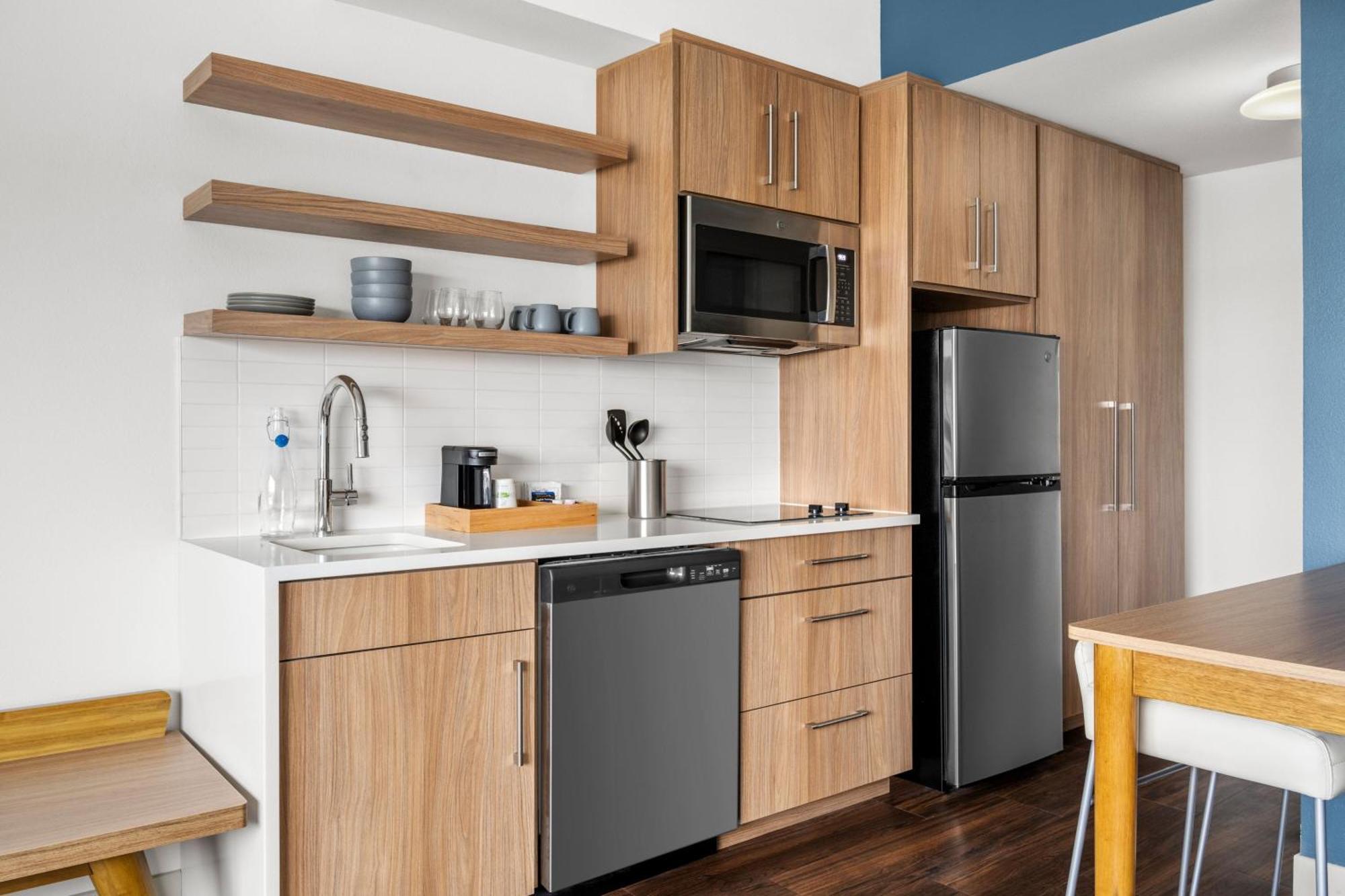 Отель Element Springfield South Экстерьер фото